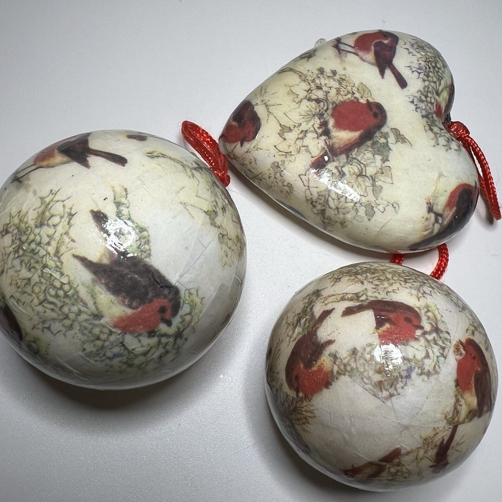 Set Of 3 papier-mâché Ornaments   Vintage Robin Bird Winter Foliage